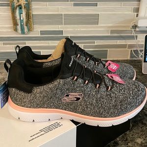 New with tags Sketchers Memory Foam Slip on sneakers. Size 9 Wide